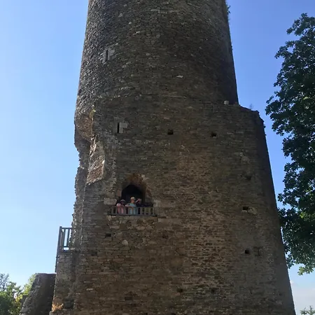 Des Hirondelles Saint-Hilaire-des-Loges